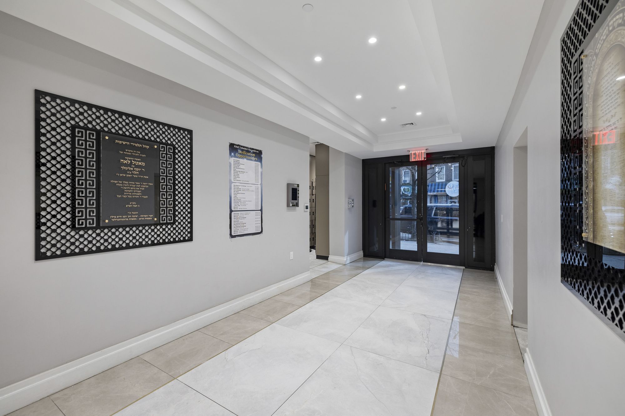 Entrance corridor with decorative screens